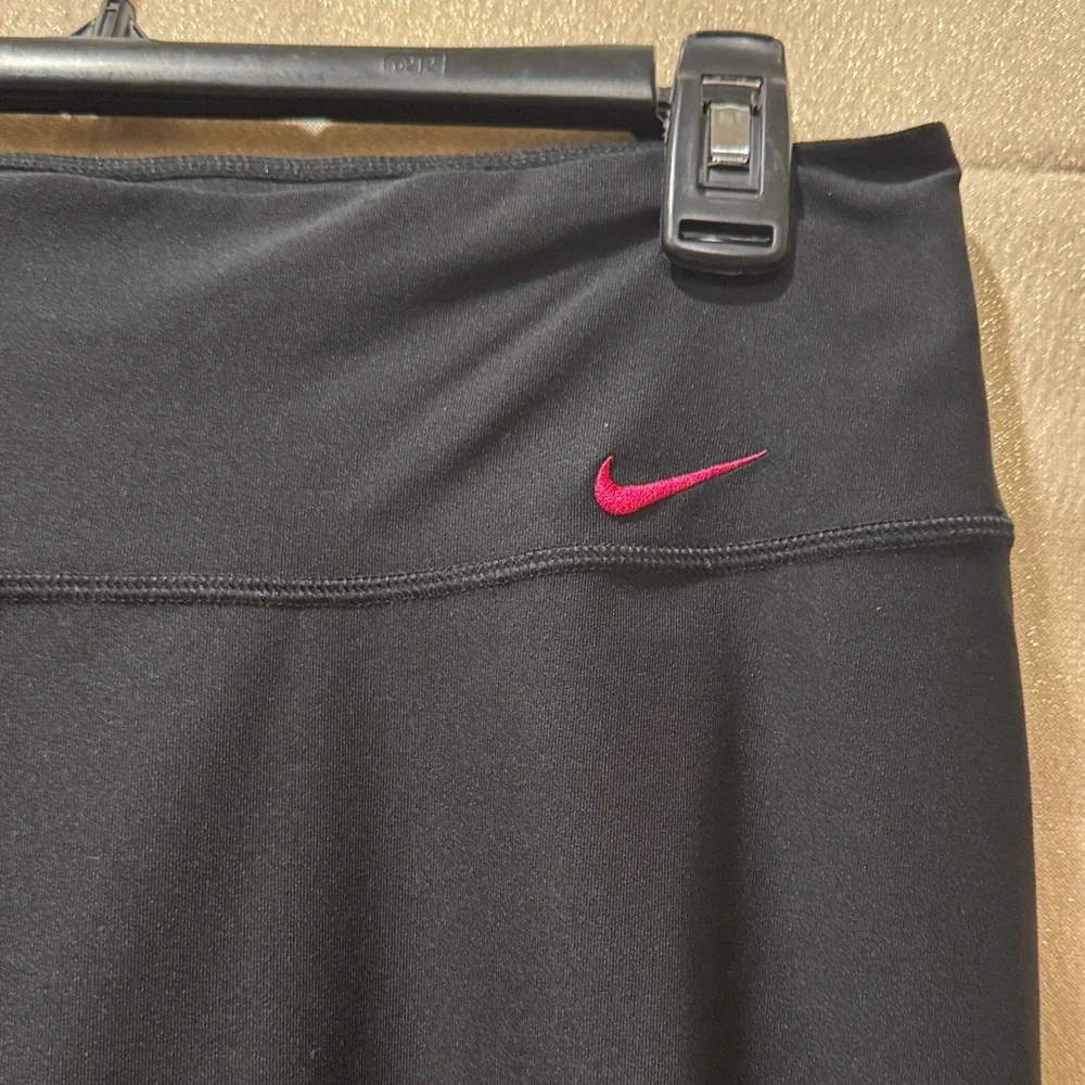 Nike Dri-Fit Black Capri Style Pants with Hot Pink Swoosh - Size M - Like New